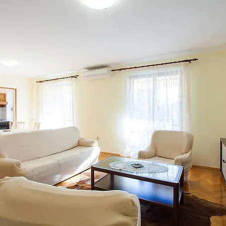 Nenad Apartment *
